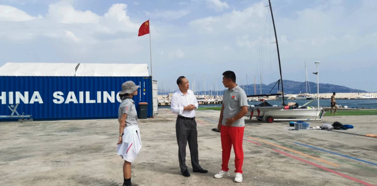 中国国家帆船队在地中海备战2024年巴黎奥运会